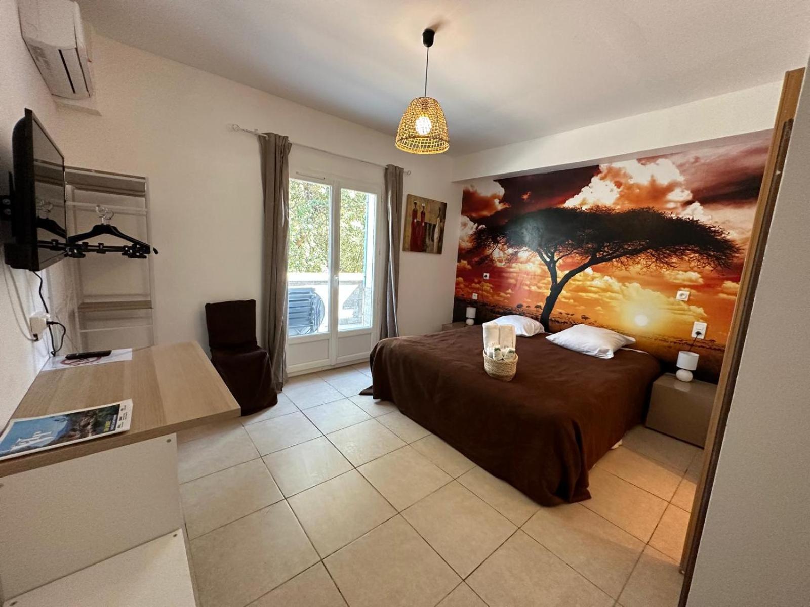 Ginasservis L'Hotel Du Bastier מראה חיצוני תמונה