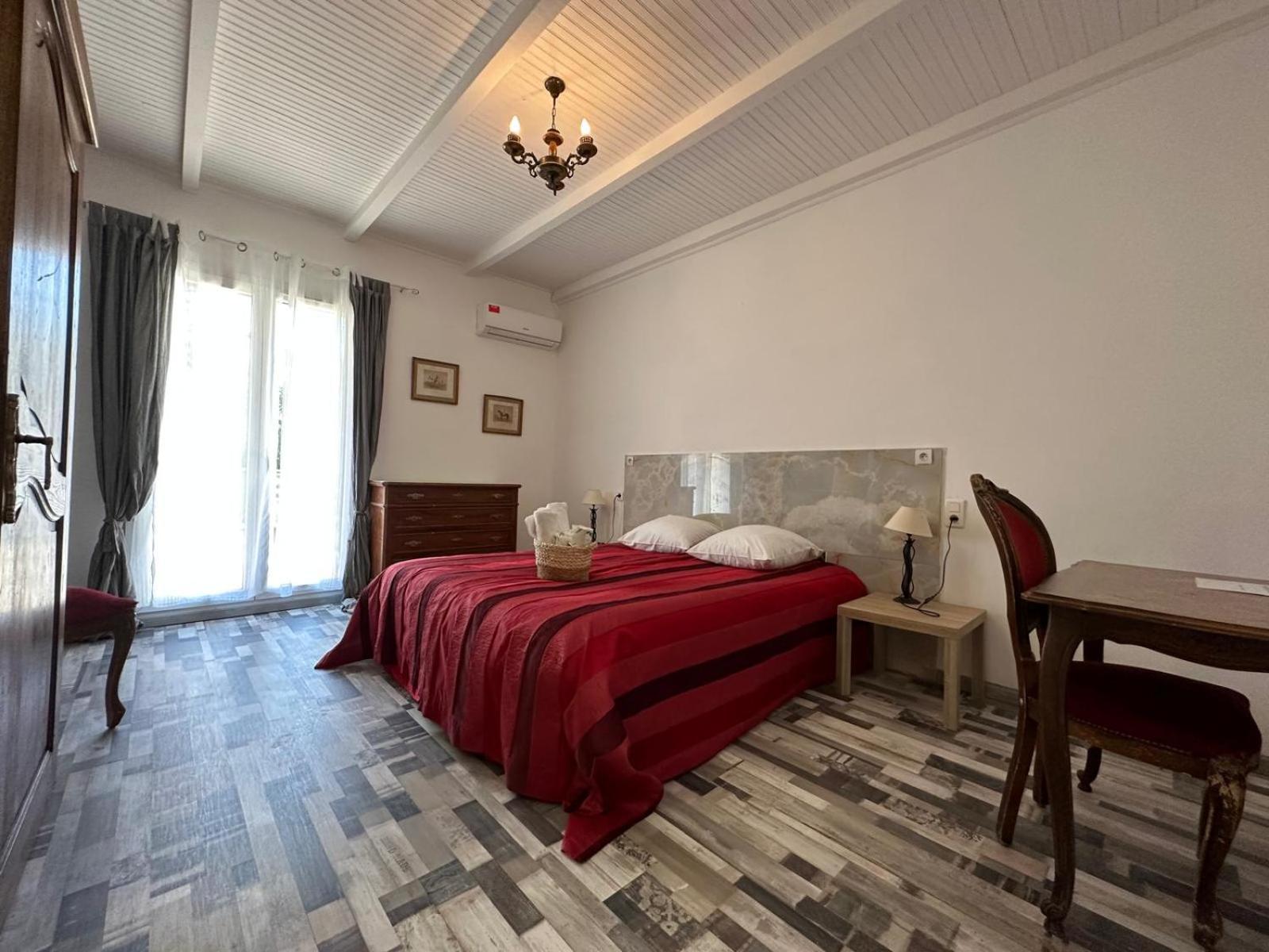 Ginasservis L'Hotel Du Bastier מראה חיצוני תמונה
