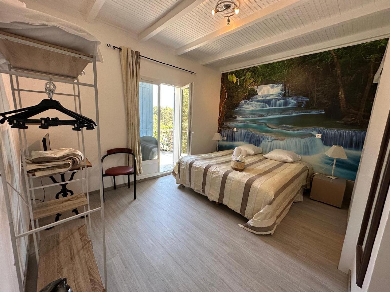 Ginasservis L'Hotel Du Bastier מראה חיצוני תמונה